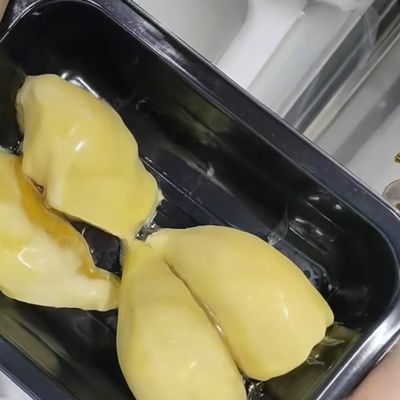 Plastic Tray Vacuum Skin Sealing Machine CH-DQ230VST with Food Grade Stainless Steel and 6061 Anodized Aluminum Mold for Fast Food Packaging